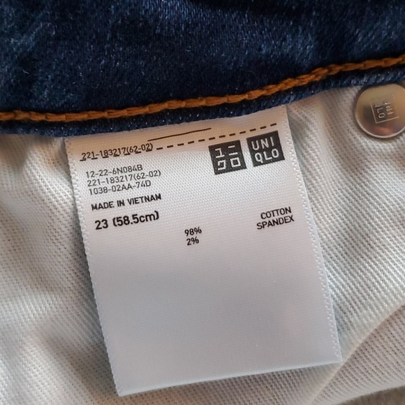 UNIQLO Strechy Denim Shorts - Picture 3 of 10